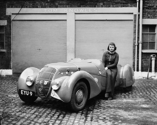 Illustration for article titled Some old photos (with cars in them)